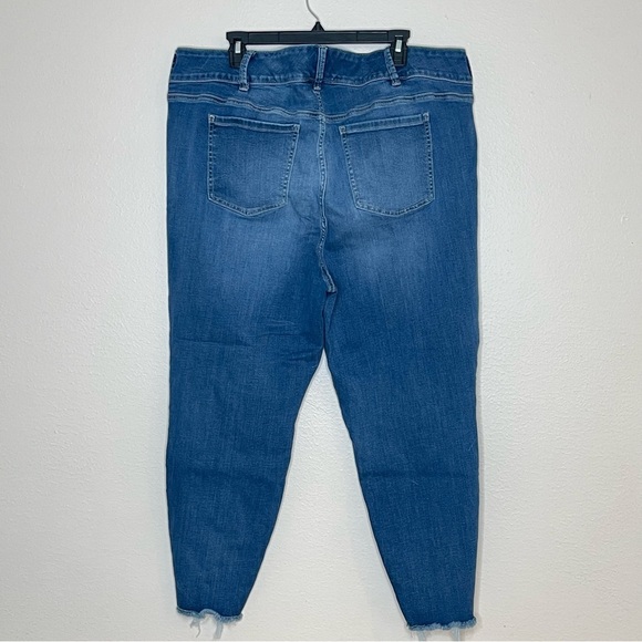 Torrid Feel The Fit Jegging Super Soft Jeans Size 24 / 3 Buttons Stretch - Picture 2 of 11